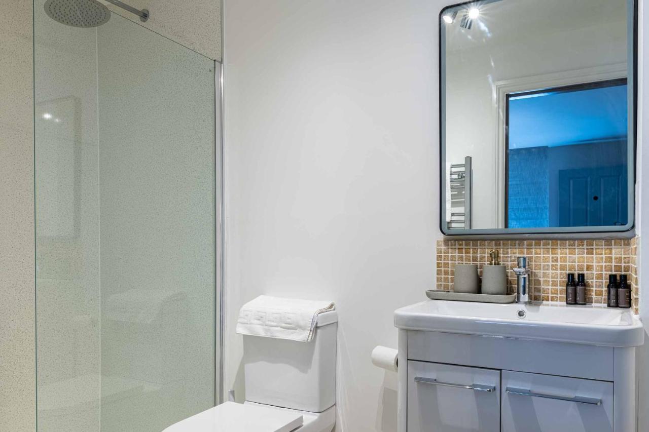 באת' Modern, Relaxing 1 Bed Apartment מראה חיצוני תמונה